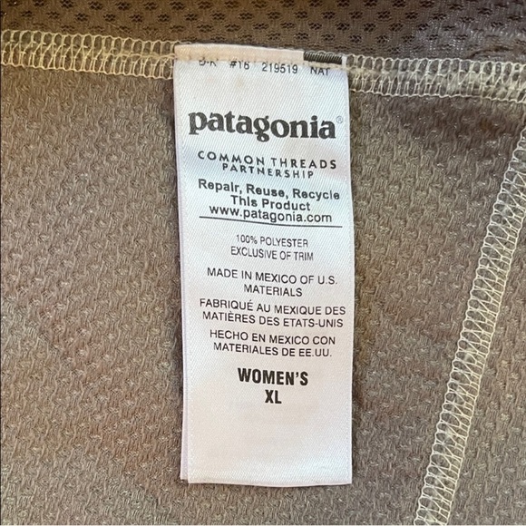 Patagonia Classic Retro-X Fleece windproof jacket in natural - Picture 5 of 7